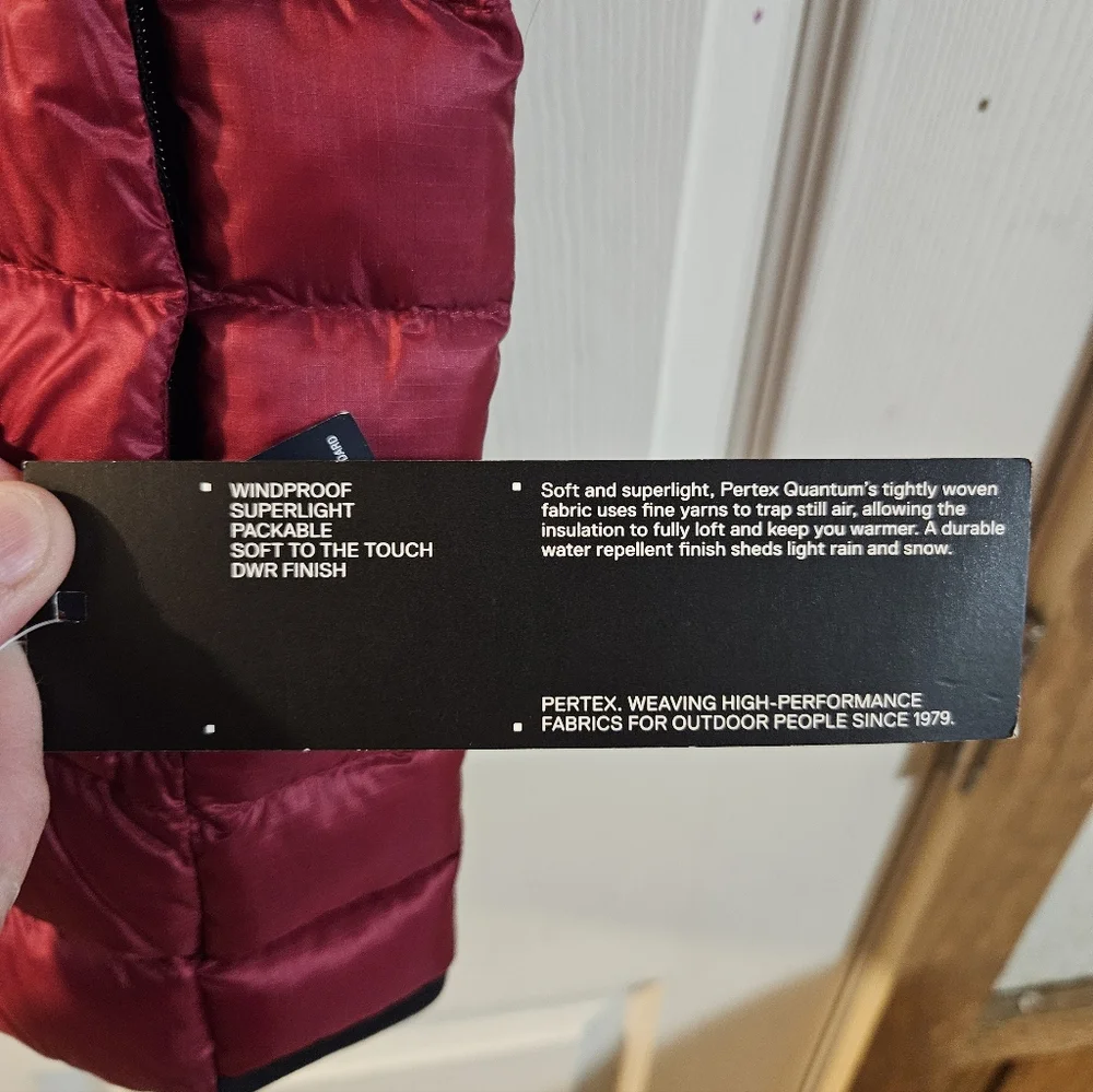 The North Face Men’s Terra Peak Vest: BEETROOT: NEW WITH TAGS: SIZE SMALL